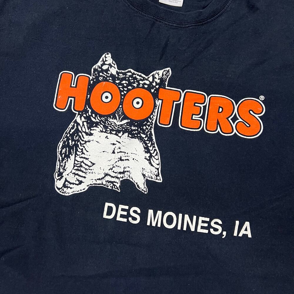 Vintage Hooters Restaurant Owl Des Moines Iowa T Shirt L 90s Tacky Unrefined - Picture 3 of 7